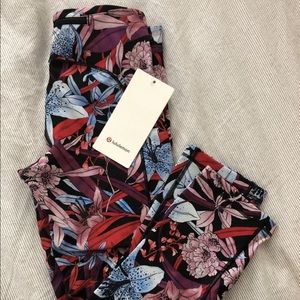 Lululemon size 4 Speed Up Crop 21” floral